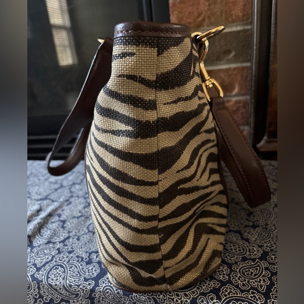 MICHAEL KORS Large Zebra Print Tote Bag w/ Detachable Wristlet | Snap Closure - Picture 5 of 13